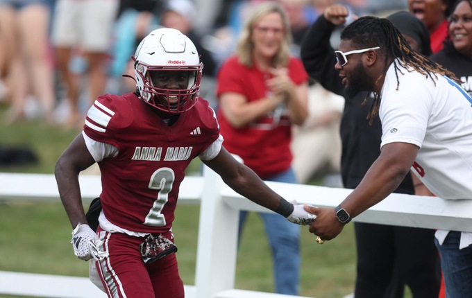 Football Wins Second Straight in MASCAC Thriller Against UMass Dartmouth