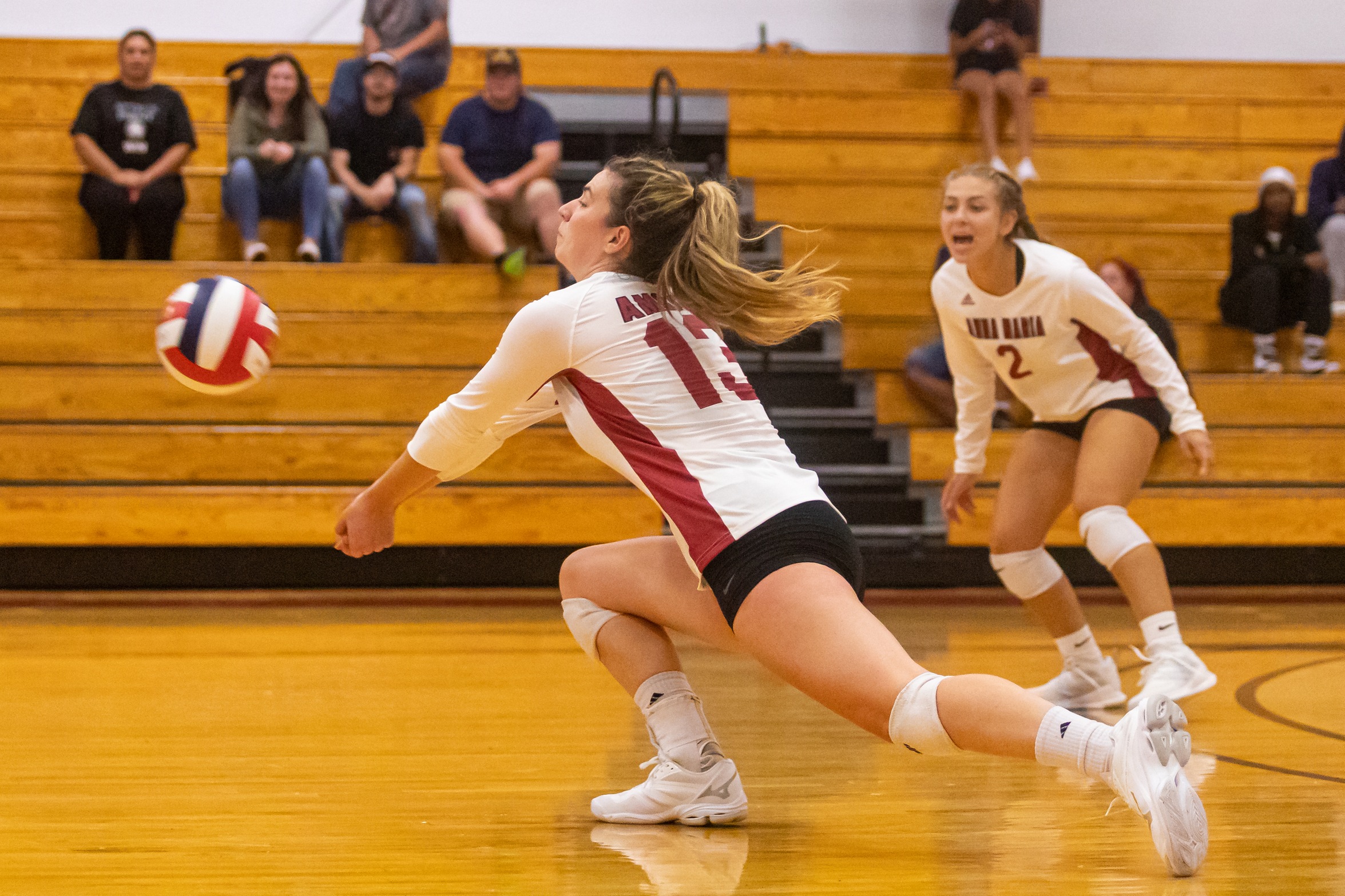Volleyball Can&rsquo;t Hold On Against Lancers