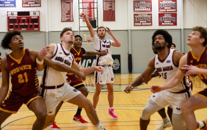 Men&rsquo;s Basketball Bests Norwich on New Year&rsquo;s Day