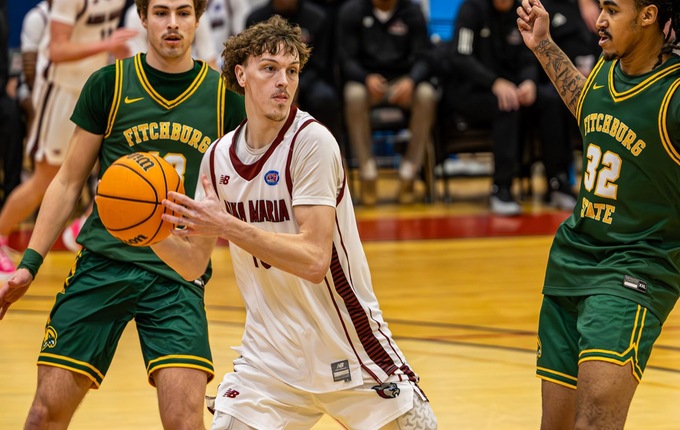 Men&rsquo;s Basketball Falls at MCLA