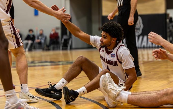 Men&rsquo;s Basketball Falls to Trinity