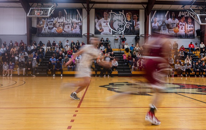 Men&rsquo;s Basketball Stopped by Salem