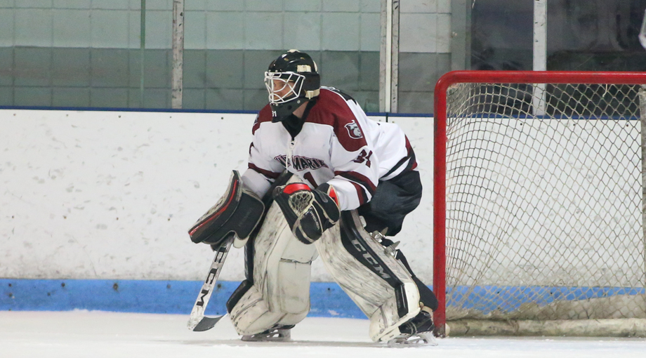 Men's Hockey Skates Past Southern Maine