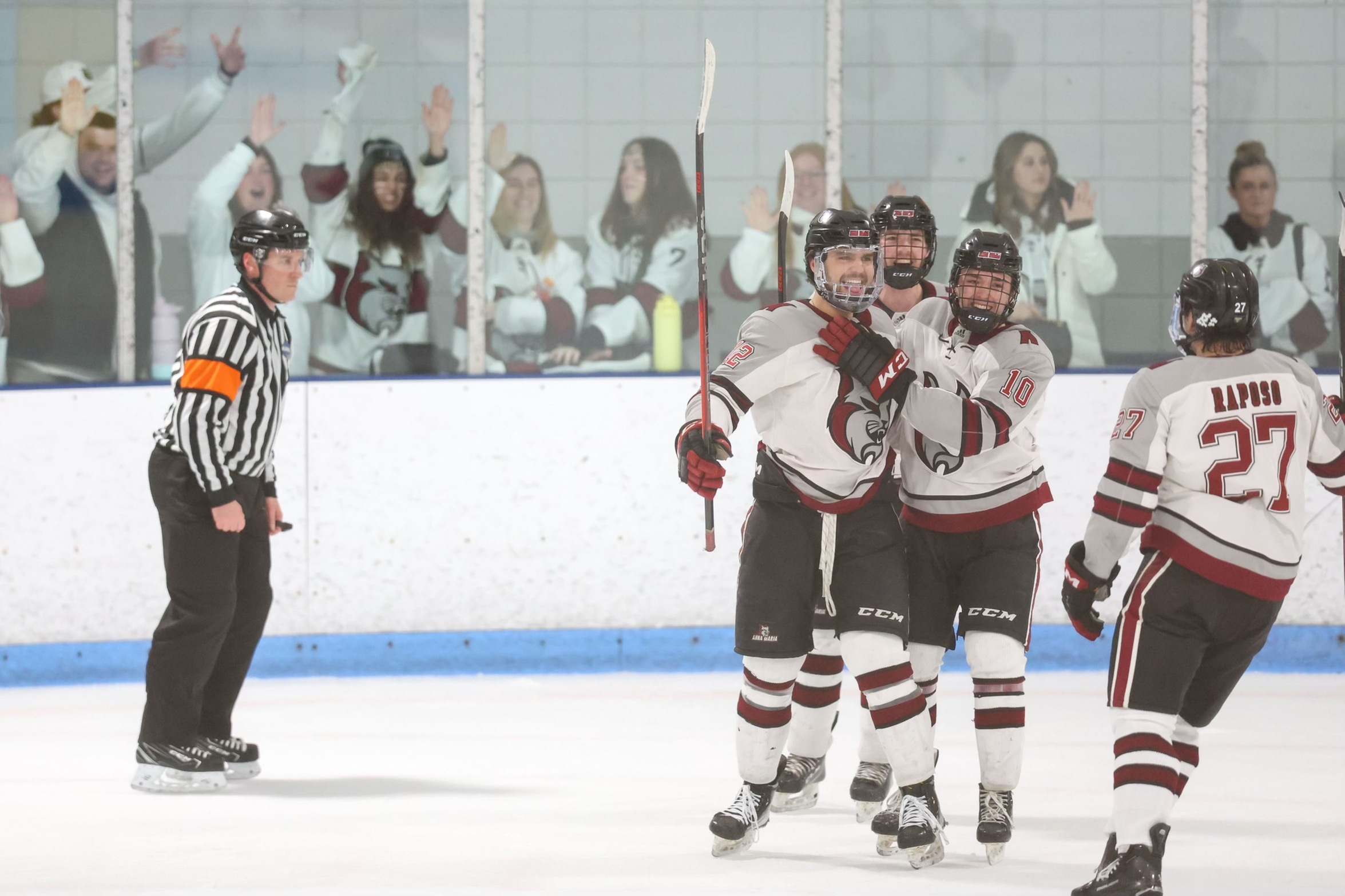 MEN'S HOCKEY DOMINATES WESTFIELD STATE IN MASCAC QUARTERFINAL
