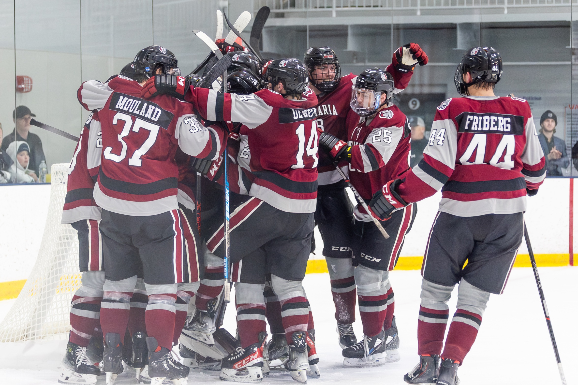 MEN'S HOCKEY DOMINATES AGAINST OWLS TO SECURE FIRST MASCAC CONFERENCE WIN