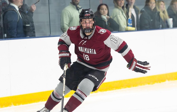 Men&rsquo;s Ice Hockey Wins Big Over Rivier