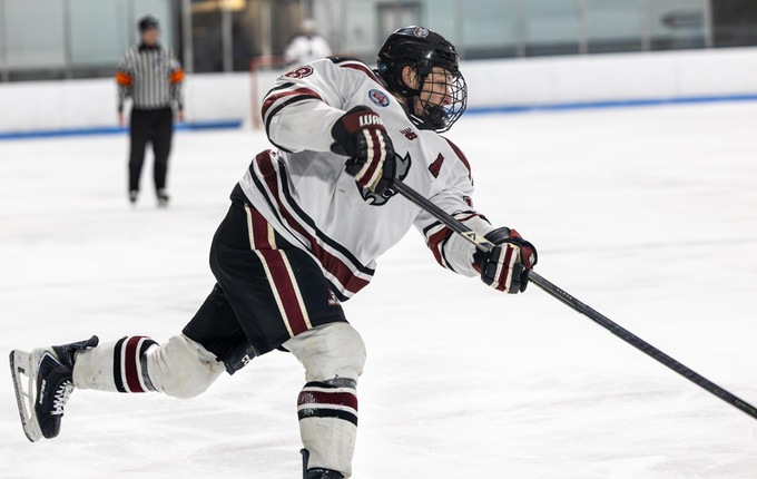 Men&rsquo;s Ice Hockey Tops Westfield for Seventh Straight Victory