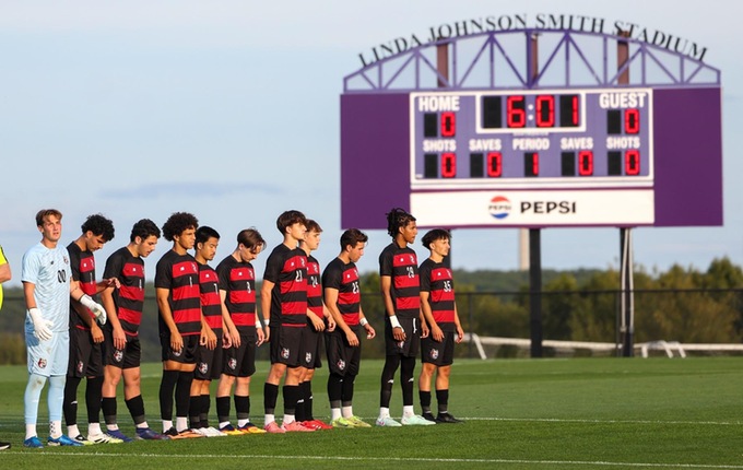 Men&rsquo;s Soccer Hangs Tough with Holy Cross