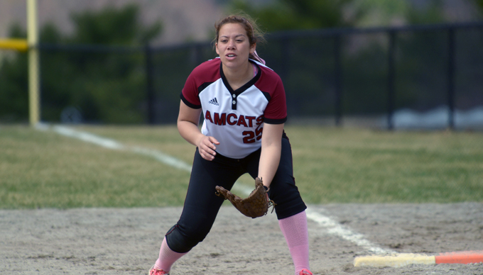 Softball Sweeps Rivier on Senior Day