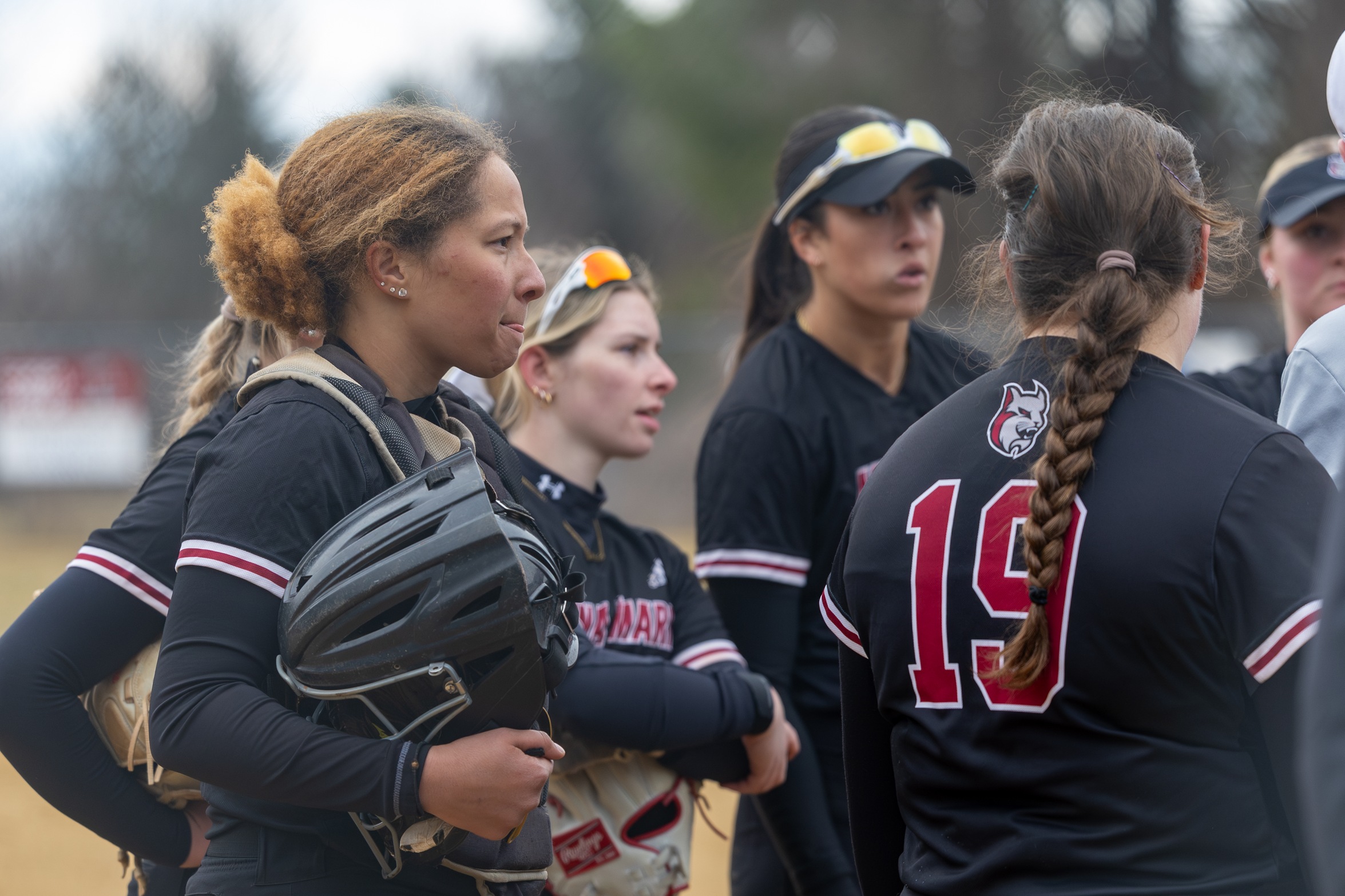 Softball Splits With Hornets