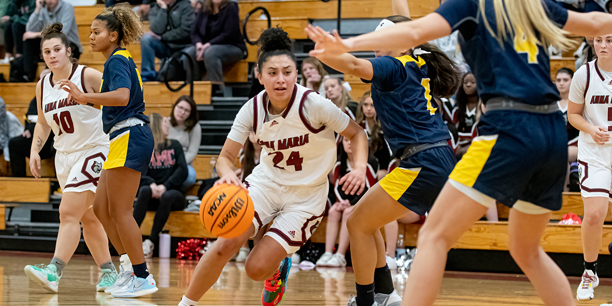 Grad student guard Julitza Delgado (Southbridge, MA)