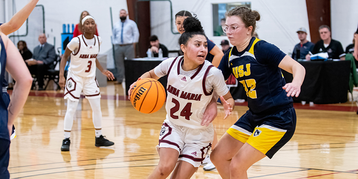Graduate student guard Julitza Delgado (Southbridge, MA)