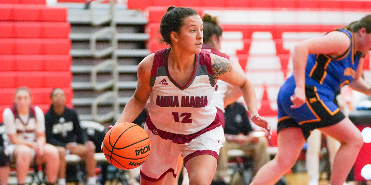 Junior guard Chloe Giordano (Goffstown, NH)