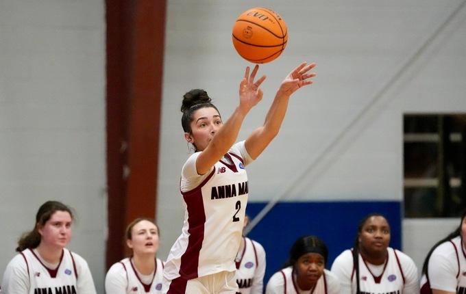 Women&rsquo;s Basketball Soars Past Falcons