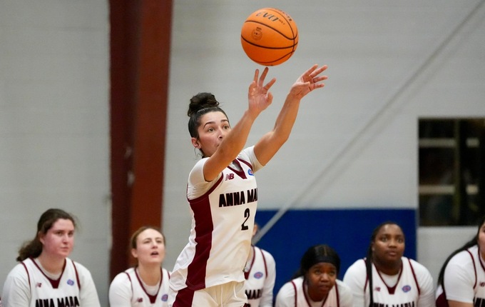 Women&rsquo;s Basketball Flies Past Falcons