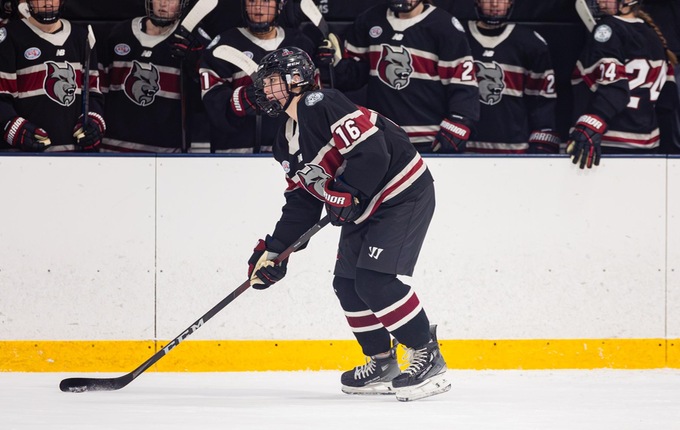 Women&rsquo;s Ice Hockey Falls to Salem State