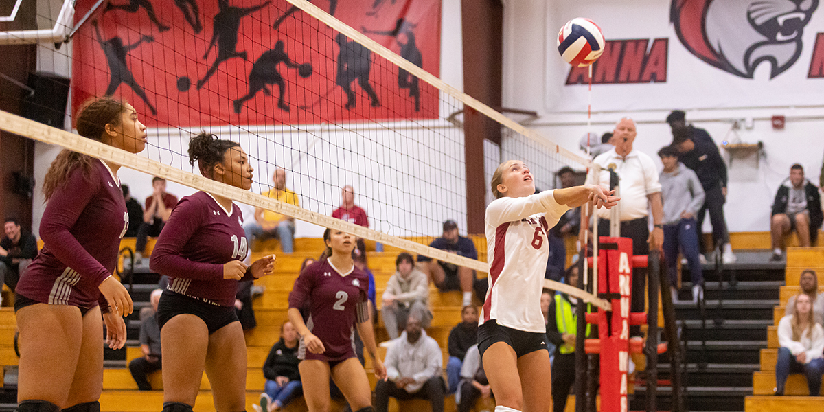 Freshman setter Isabella Sand (Seymour, CT)
