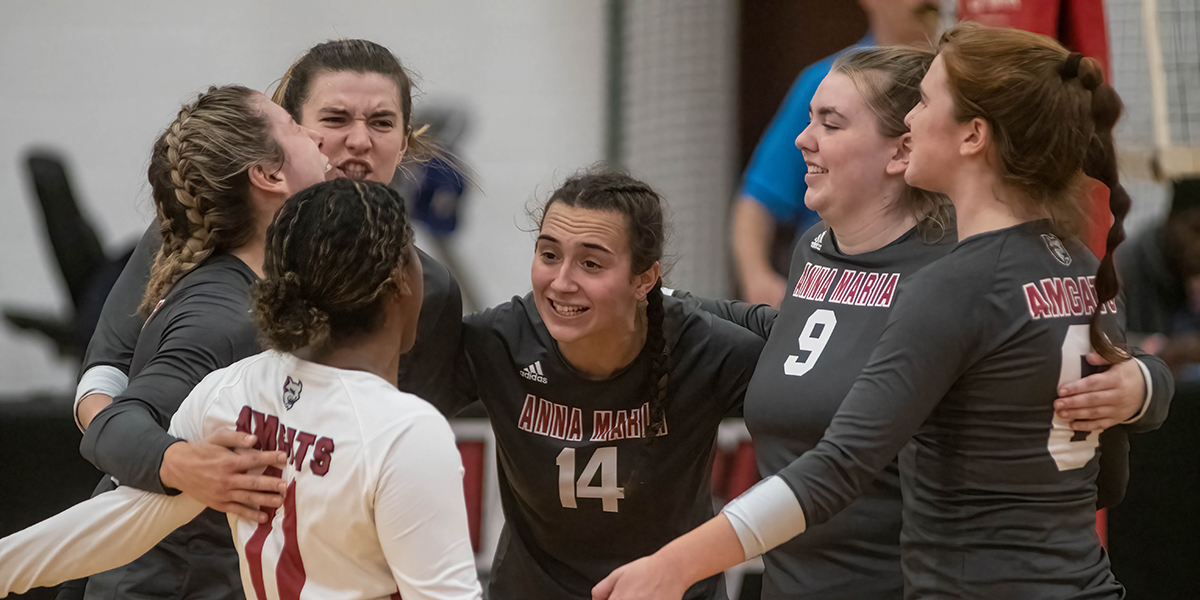 Women&rsquo;s Volleyball Nipped By the Bulldogs