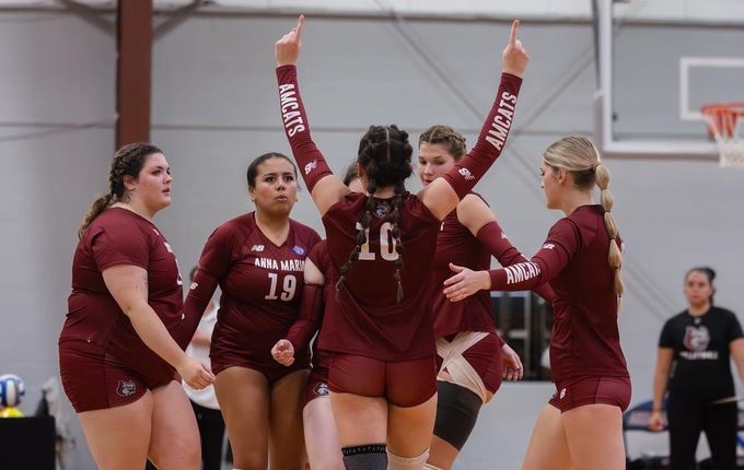 Women&rsquo;s Volleyball Takes Down Lesley